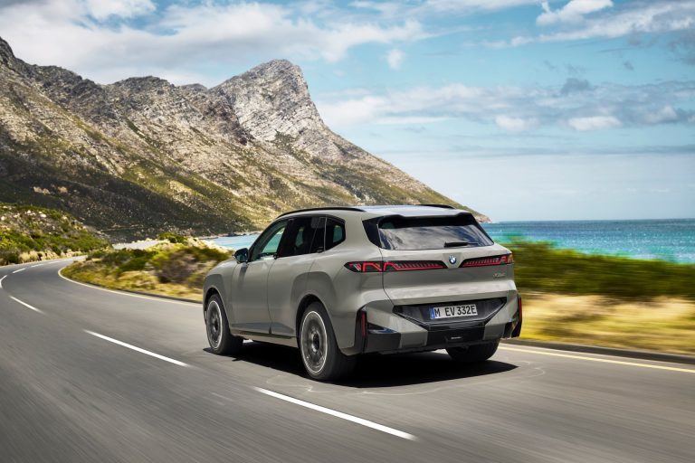 BMW X5 xDrive50e vs Range Rover Sport P510e: dos SUV-E premium PHEV con más de 100 km eléctricos frente a fren