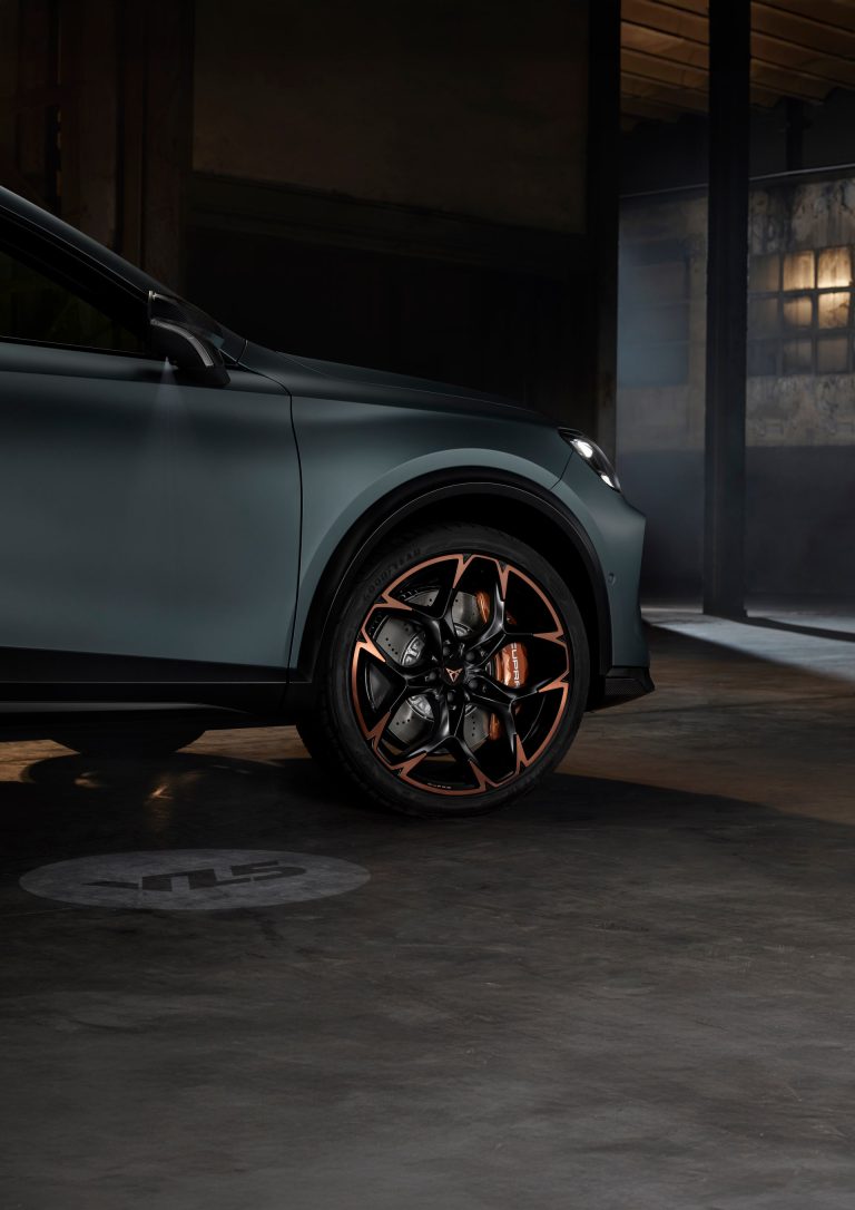 Qué es un SUV PHEV y cómo funciona realmente en uso urbano: consumos, modos de conducción y carga