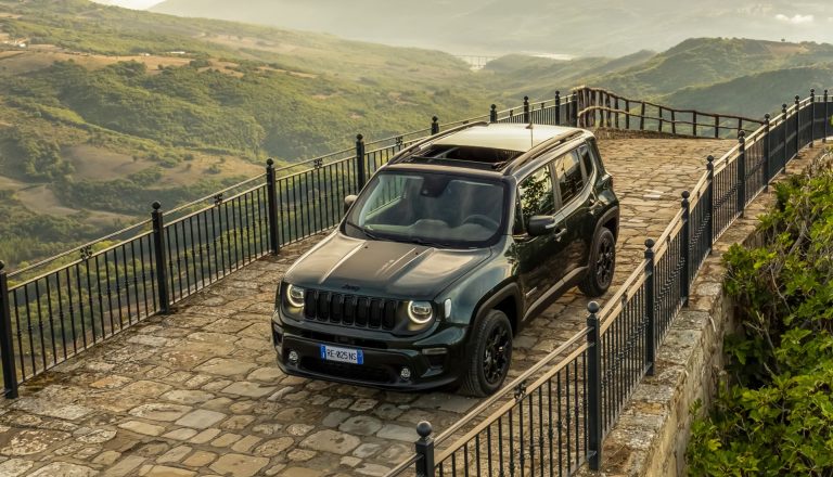Jeep Compass 4xe a prueba: ¿el SUV-C enchufable con tracción total sigue teniendo sentido en ciudad?