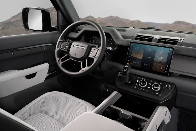 Land Rover Defender P400e analizado: ¿el todoterreno PHEV justifica sus prestaciones con etiqueta 0?