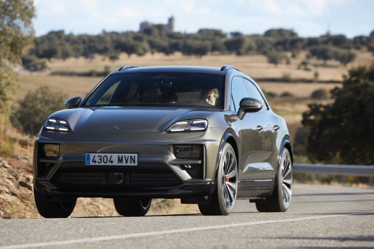 Ranking de SUV eléctricos con mejor curva de carga DC en 2026: quién mantiene los kW donde importa