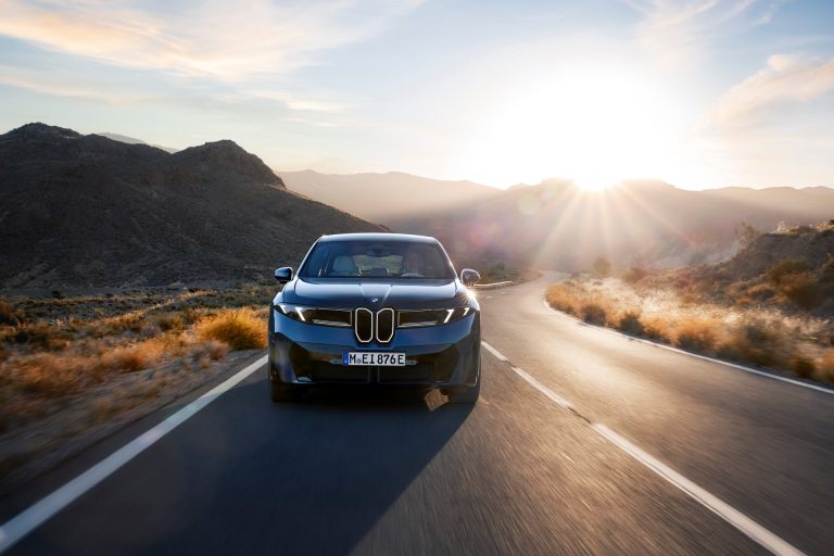 Cómo elegir un SUV premium con conducción semiautónoma útil: qué pide el nivel 2+ real en 2026