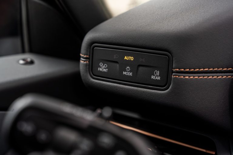 Cómo elegir un compacto eléctrico en 2026 según autonomía real en autopista y capacidad de carga DC Cómo elegir un compacto eléctrico en 2026 según autonomía real en autopista y capacidad de carga DC