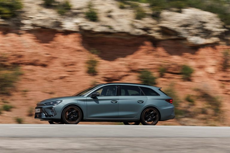 Qué es un compacto PHEV y cómo funciona realmente en uso mixto: modos, carga y consumo con batería vacía Qué es un compacto PHEV y cómo funciona realmente en uso mixto: modos, carga y consumo con batería vacía