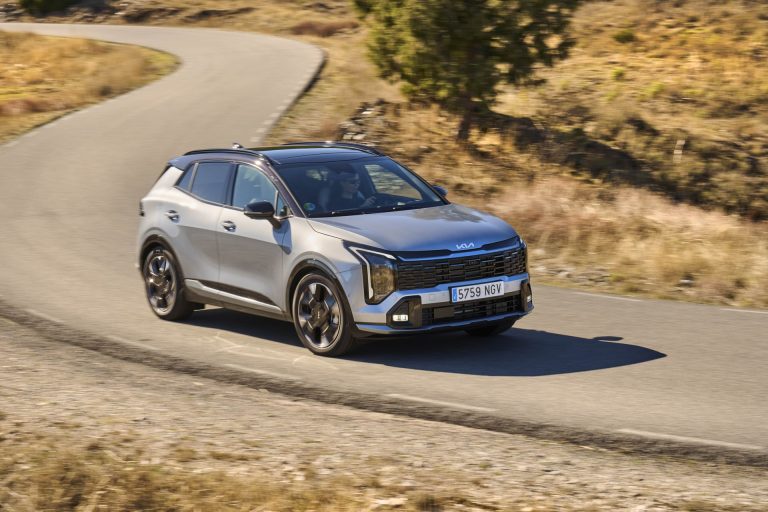 Kia Sportage vs Honda CR-V: dos SUV-C híbridos con propuestas de valor opuestas en el mismo rango de precio Kia Sportage vs Honda CR-V: dos SUV-C híbridos con propuestas de valor opuestas en el mismo rango de precio