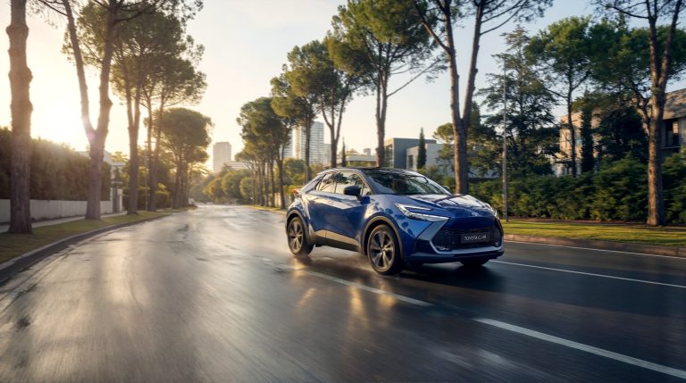Toyota C-HR PHEV vs Honda Civic e:HEV: dos compactos electrificados con enfoques radicalmente distintos Toyota C-HR PHEV vs Honda Civic e:HEV: dos compactos electrificados con enfoques radicalmente distintos