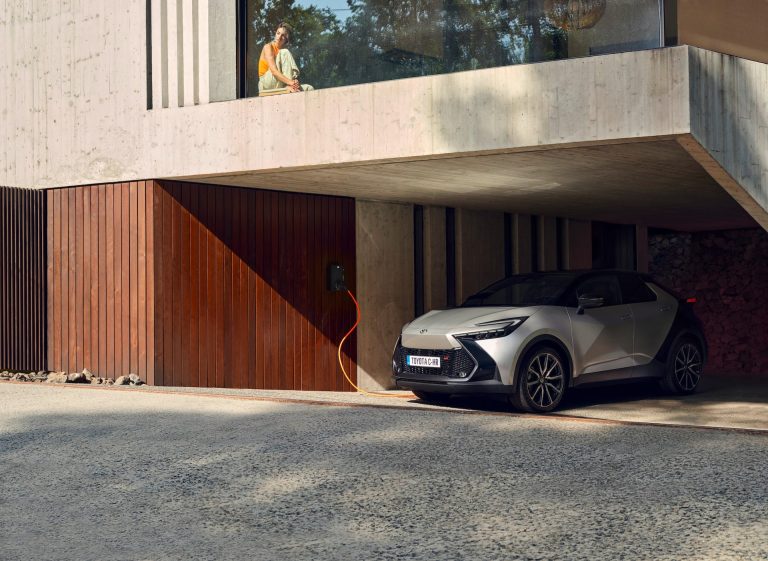 Toyota C-HR+ analizado: ¿el nuevo SUV-C eléctrico japonés justifica su llegada tardía al segmento? Toyota C-HR+ analizado: ¿el nuevo SUV-C eléctrico japonés justifica su llegada tardía al segmento?