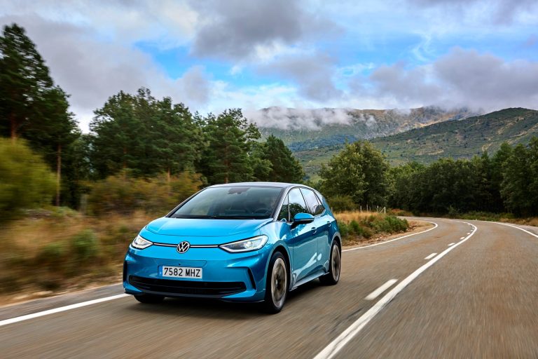 Ranking de compactos eléctricos con mejor calidad percibida en interior por debajo de 45.000 € en 2026