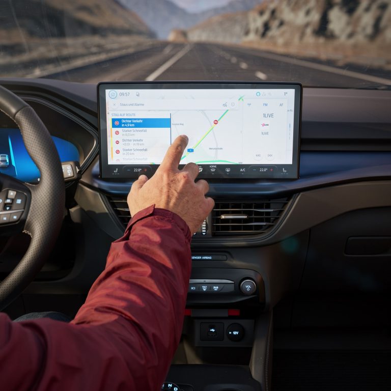 Cómo elegir un SUV PHEV en 2026 según pérdida de maletero por la batería y accesibilidad al hueco de rueda de