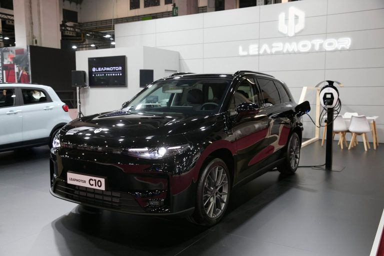 Leapmotor C10 vs Omoda 7: dos SUV-C chinos con enfoques opuestos de motorización y equipamiento premium Leapmotor C10 vs Omoda 7: dos SUV-C chinos con enfoques opuestos de motorización y equipamiento premium