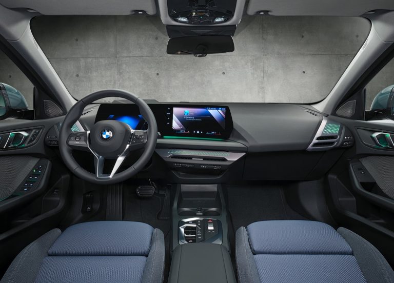 BMW Serie 1 vs Mercedes Clase A: dos compactos premium híbridos con enfoques opuestos de tecnología y dinámica
