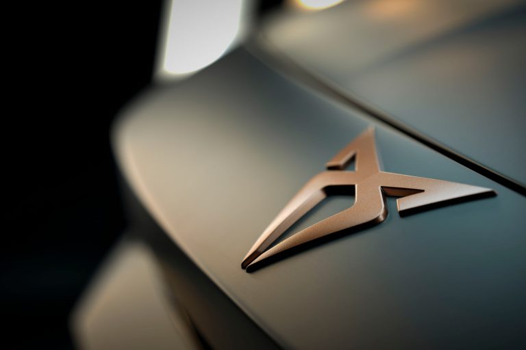 Cómo elegir un SUV PHEV en 2026 según coste real del seguro y recargo por potencia combinada frente a un híbrido convencional Cómo elegir un SUV PHEV en 2026 según coste real del seguro y recargo por potencia combinada frente a un híbri