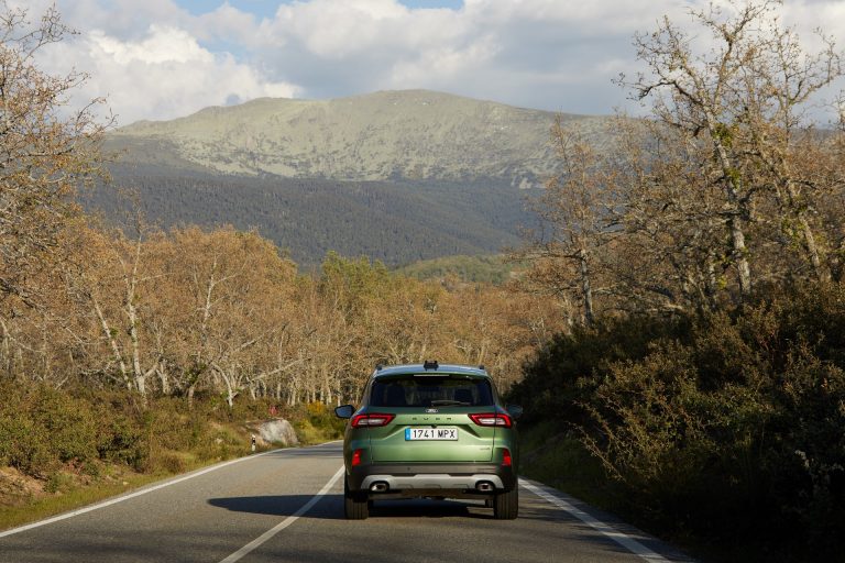 Cómo elegir un SUV PHEV en 2026 según consumo real en autovía con batería agotada y perfil de uso mensual